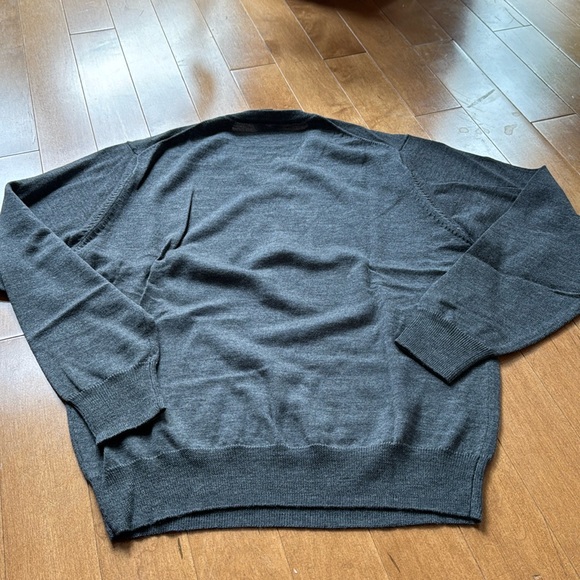 NWOT Jos A Bank Gray Merino Wool Sweater in Medium - Picture 4 of 4